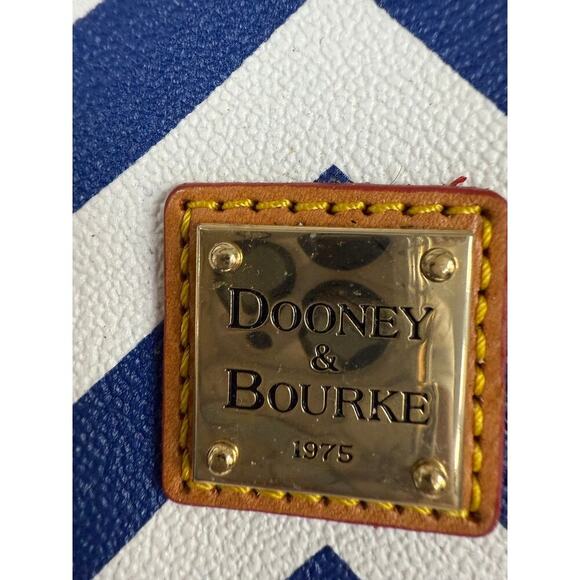 Dooney & Bourke Navy Chevron Tote w/ Pouch Canvas Leather Trim NWT Excellent - Picture 2 of 12